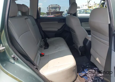 2018 Subaru Forester 2.5I Premium z USA, uszkodzony, nr VIN JF2SJAGC3JH468997